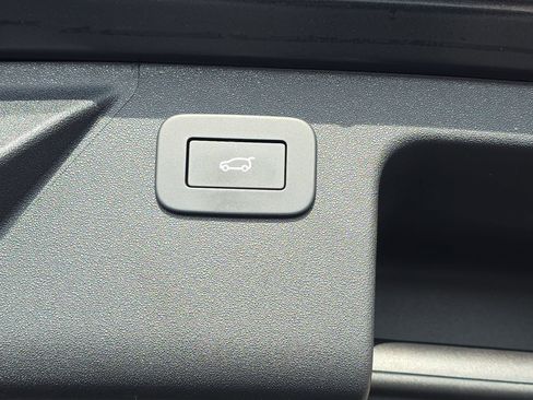 Used 2025 Land Rover Discovery Sport S image 13