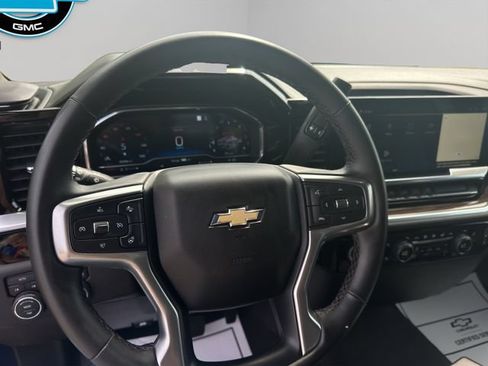 Used 2023 Chevrolet Silverado 1500 LT AWD/4WD image 13