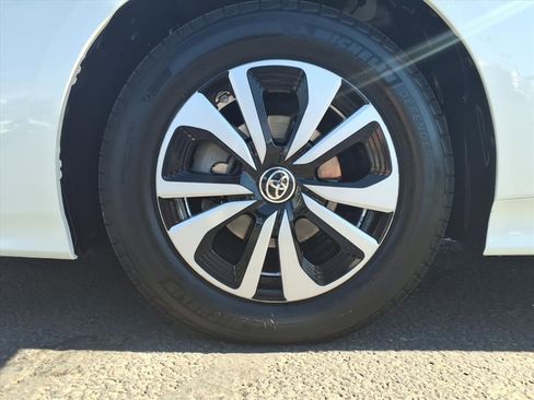 Used 2019 Toyota Prius Prime Premium image 9