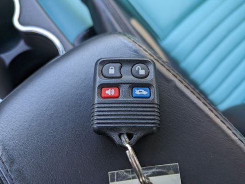 Used 2002 Ford Thunderbird image 31