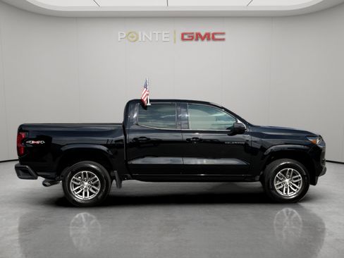Used 2023 Chevrolet Colorado LT w/ LT Convenience Package II AWD/4WD image 2