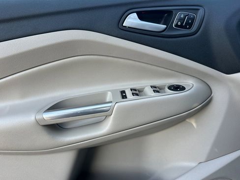 Used 2017 Ford Escape Titanium image 12