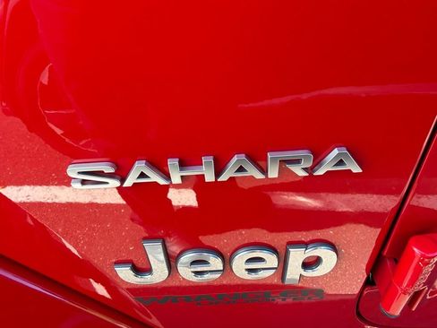 Certified 2022 Jeep Wrangler Unlimited Sahara w/ Cold Weather Group AWD/4WD image 7