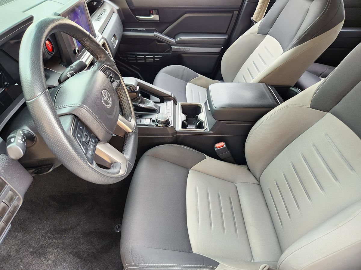 Used 2024 Toyota Tacoma TRD Sport AWD/4WD image 31
