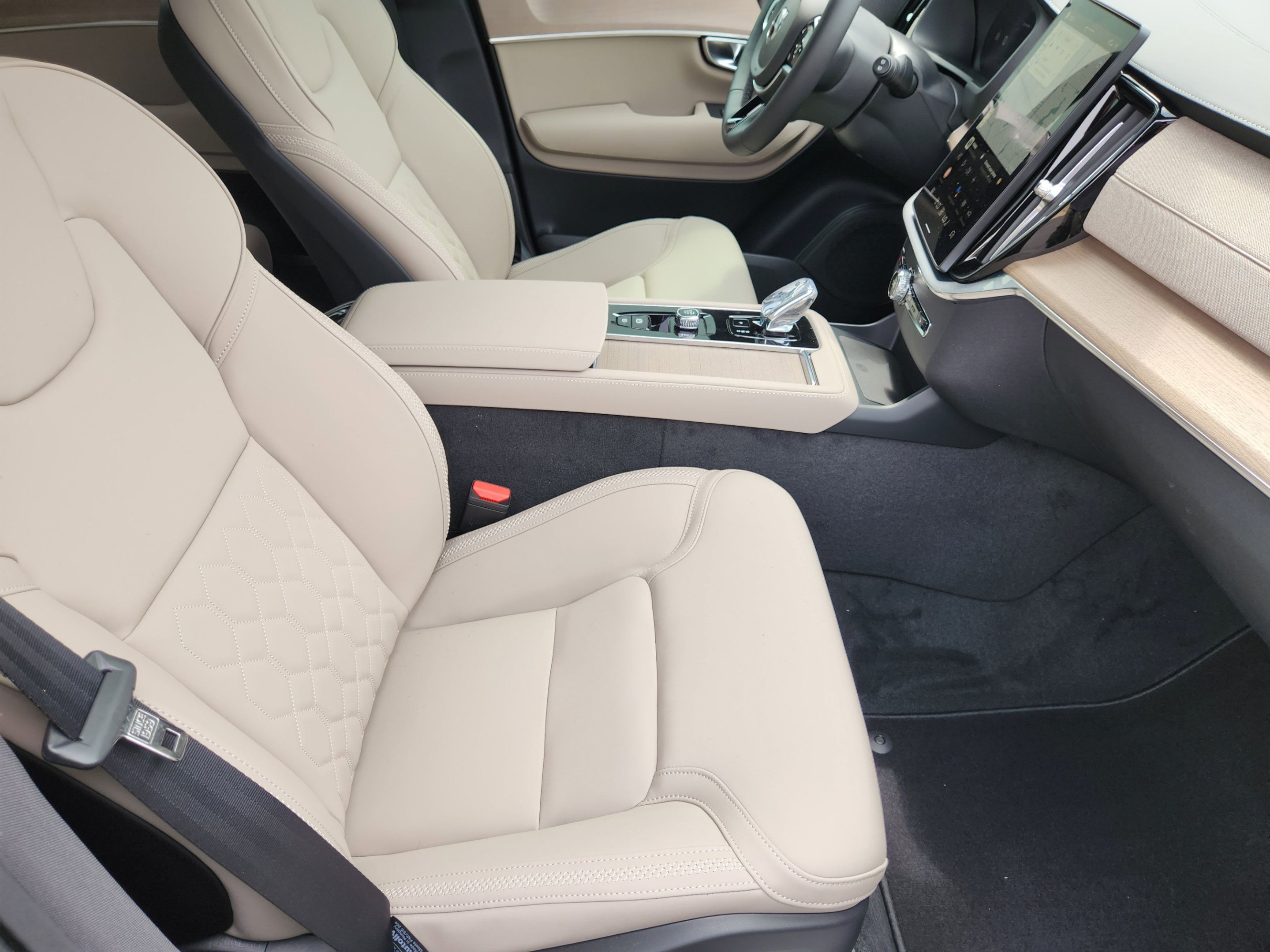 Used 2026 Volvo XC90 B6 Plus w/ Protection Package Premier AWD/4WD image 15