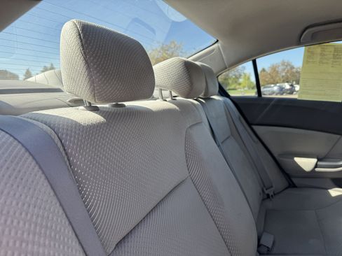 Used 2012 Honda Civic Hybrid Sedan image 18