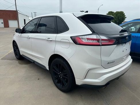 Used 2020 Ford Edge ST-Line w/ Cold Weather Package image 4