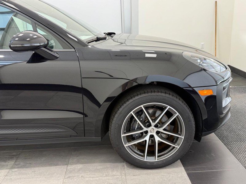 Used 2025 Porsche Macan AWD/4WD image 10