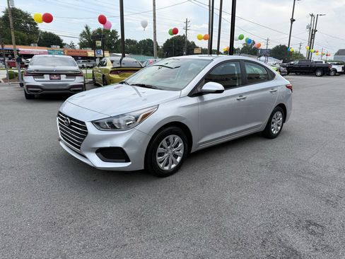 Used 2021 Hyundai Accent SE image 3
