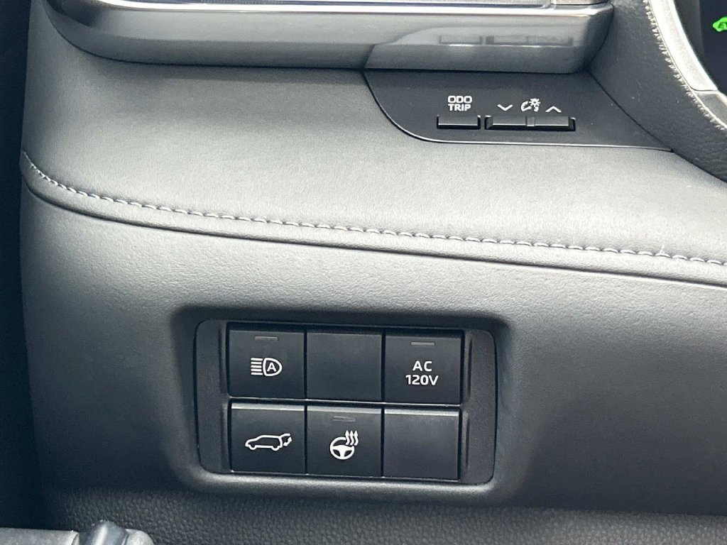 Used 2023 Toyota Highlander Limited AWD/4WD image 31