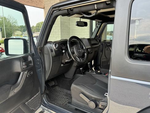 Used 2018 Jeep Wrangler Sport image 19