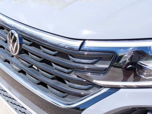 Used 2026 Volkswagen Atlas Cross Sport SE w/ Panoramic Sunroof Package AWD/4WD image 14
