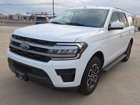 Used 2024 Ford Expedition XLT image 2