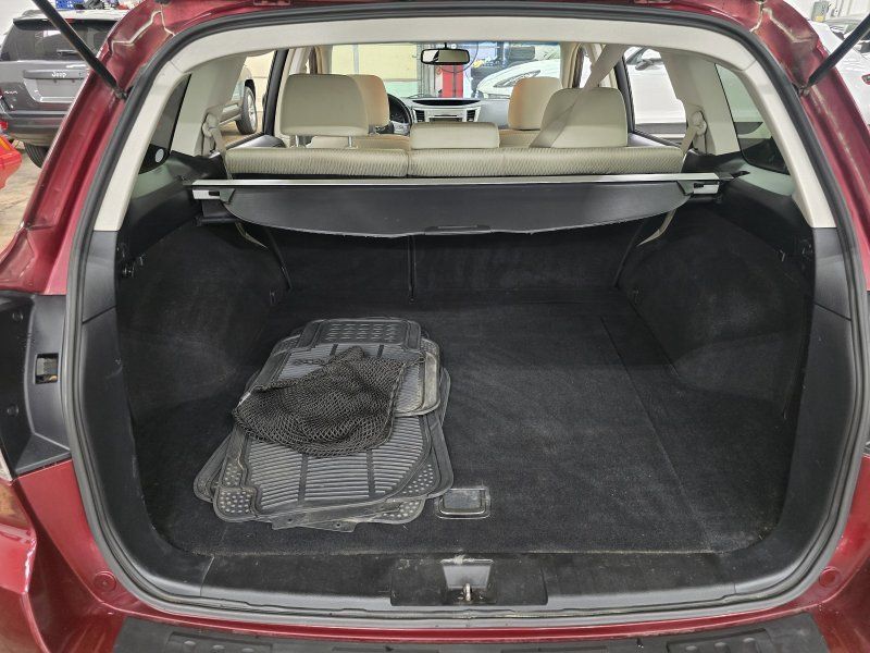 Used 2011 Subaru Outback 2.5i Premium AWD/4WD image 9