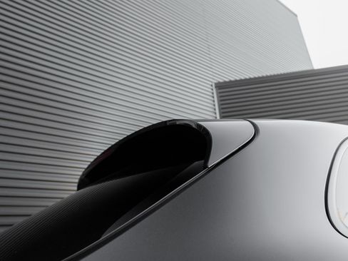 Certified 2025 Porsche Macan image 28