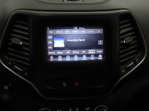 Used 2020 Jeep Cherokee Latitude Plus w/ Cold Weather Group FWD image 17