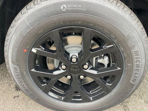 New 2025 Jeep Grand Cherokee L Altitude image 6