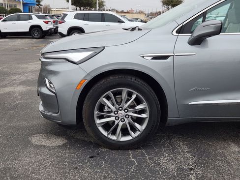 Certified 2024 Buick Enclave Avenir w/ Avenir Technology Package image 9