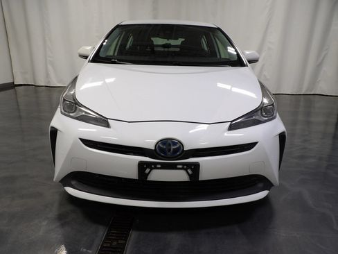 Used 2019 Toyota Prius LE FWD image 3