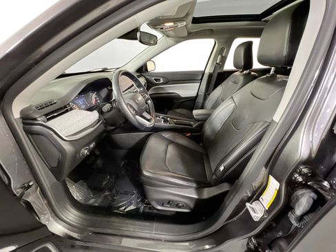 Used 2022 Jeep Compass Latitude w/ Sun and Sound Group image 19