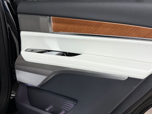 New 2026 Cadillac Vistiq Sport w/ LPO, Floor Liner Package image 19