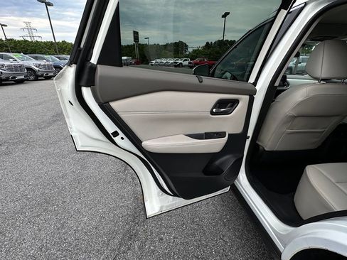 Used 2022 Nissan Rogue SV w/ SV Premium Package AWD/4WD image 26