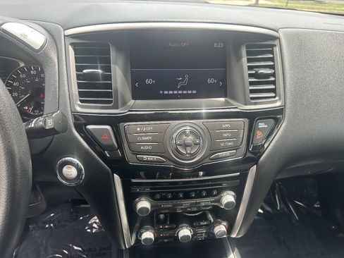 Used 2017 Nissan Pathfinder S FWD image 16