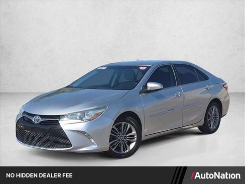 Used 2015 Toyota Camry SE FWD image 1