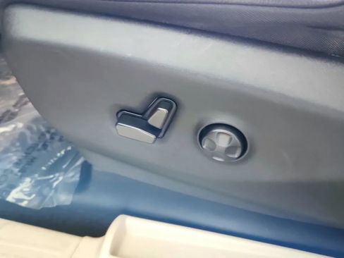 Used 2022 Chrysler Pacifica Touring-L image 29