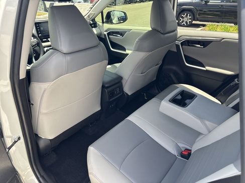 Used 2020 Toyota RAV4 Limited FWD image 15