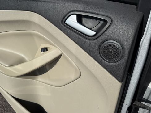 Used 2019 Ford Escape Titanium FWD image 12