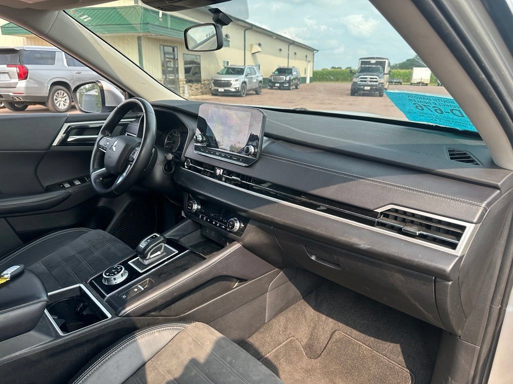Used 2024 Mitsubishi Outlander SE AWD/4WD image 31