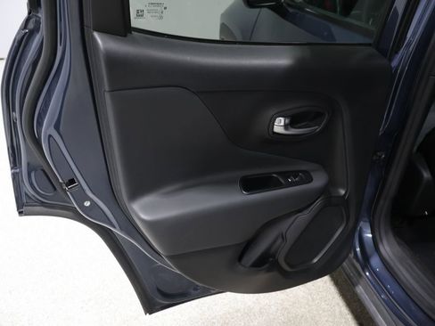 Used 2022 Jeep Renegade Latitude image 18