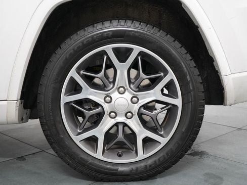 Used 2020 Jeep Grand Cherokee Overland AWD/4WD image 35