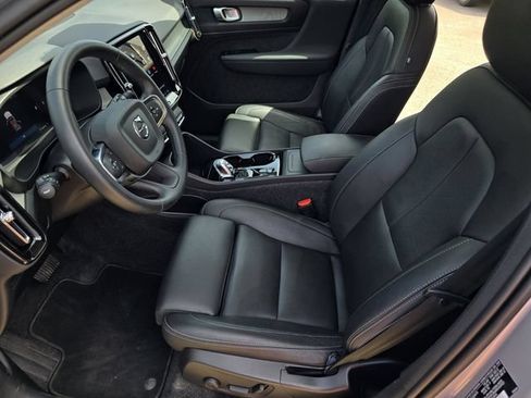 Used 2025 Volvo XC40 B5 Plus AWD/4WD image 36