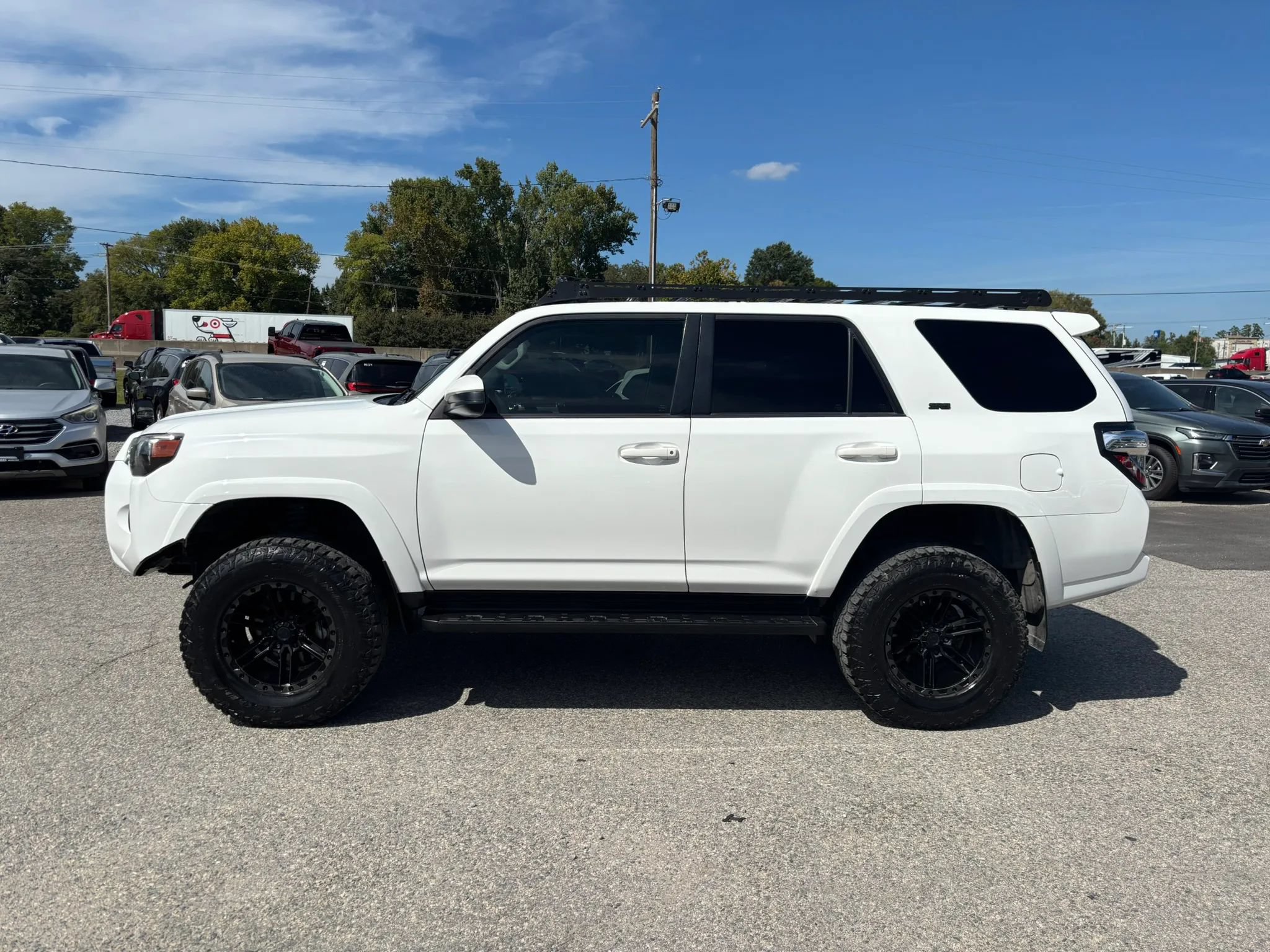 Used 2019 Toyota 4Runner SR5 AWD/4WD image 2