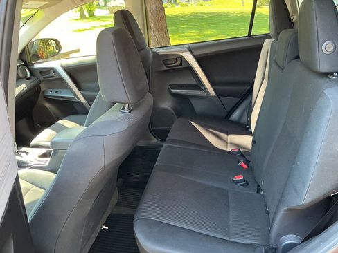 Used 2016 Toyota RAV4 LE AWD/4WD image 15