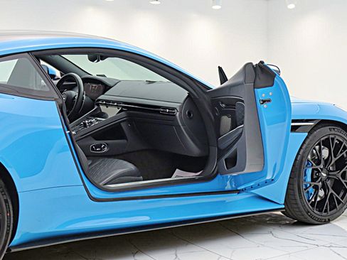 Used 2024 Aston Martin DB12 Coupe RWD image 13