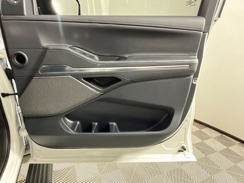 Used 2025 Lincoln Navigator Reserve w/ Jet Appearance Package image 21