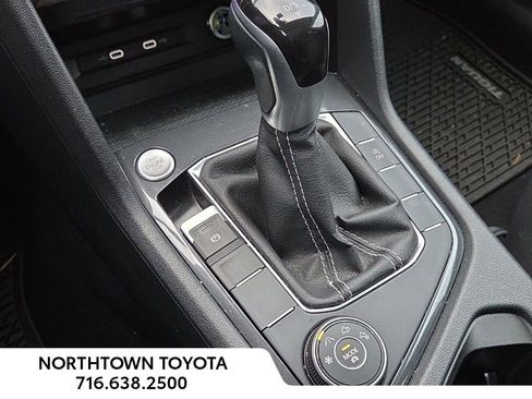 Used 2022 Volkswagen Tiguan SE w/ Panoramic Sunroof Package image 19