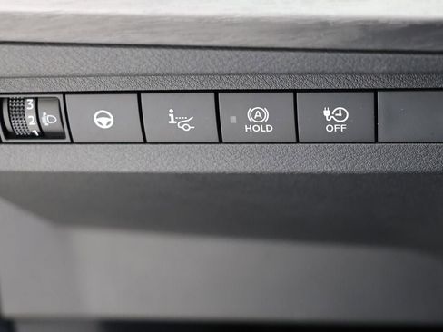 Used 2024 Nissan Ariya AWD image 27