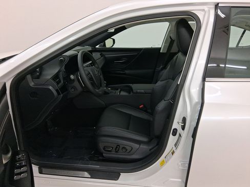 New 2025 Lexus ES 350 w/ Premium Package image 5