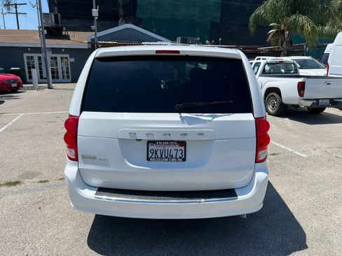 Used 2018 Dodge Grand Caravan SE w/ UConnect Hands-Free Group FWD image 6
