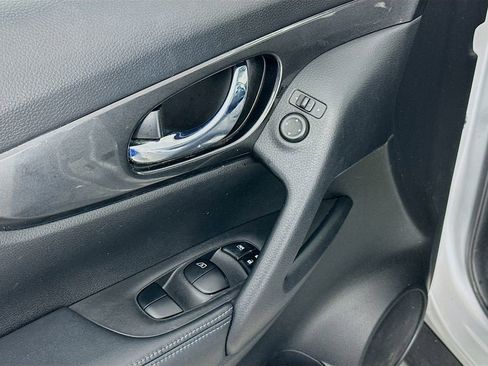 Used 2017 Nissan Rogue S image 21