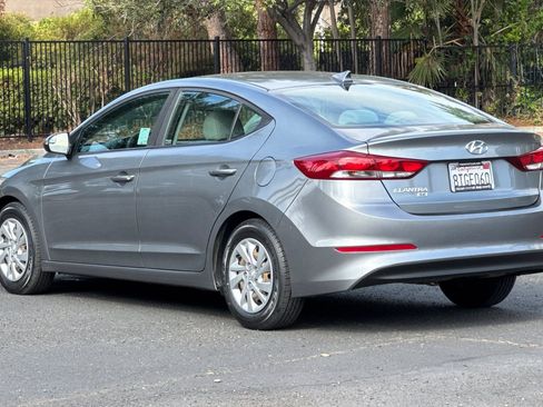 Used 2017 Hyundai Elantra SE image 5