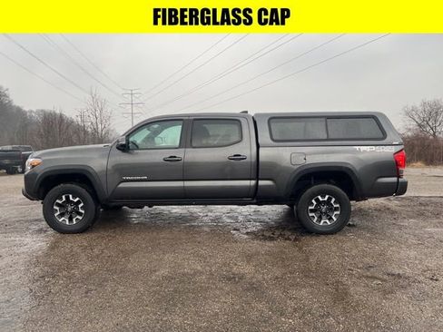 Used 2017 Toyota Tacoma TRD Off-Road w/ Premium & Technology Package AWD/4WD image 6