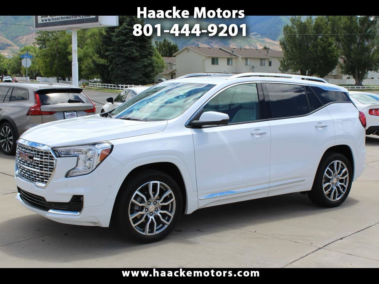 Used 2024 GMC Terrain Denali w/ Denali Premium Package AWD/4WD image 1