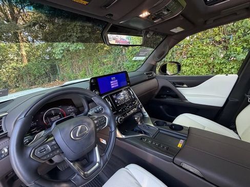 Certified 2025 Lexus LX 600 4WD w/ Appearance Package image 16