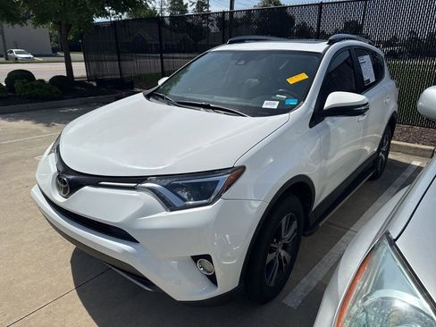 Used 2017 Toyota RAV4 XLE FWD image 4