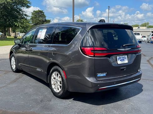 Used 2023 Chrysler Pacifica Touring-L FWD image 26